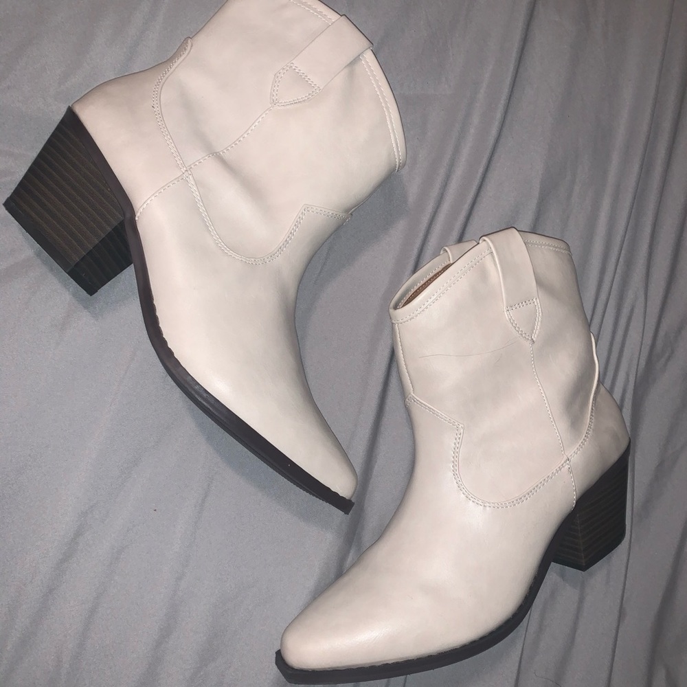 White Cowgirl Boots - Women’s Size 9